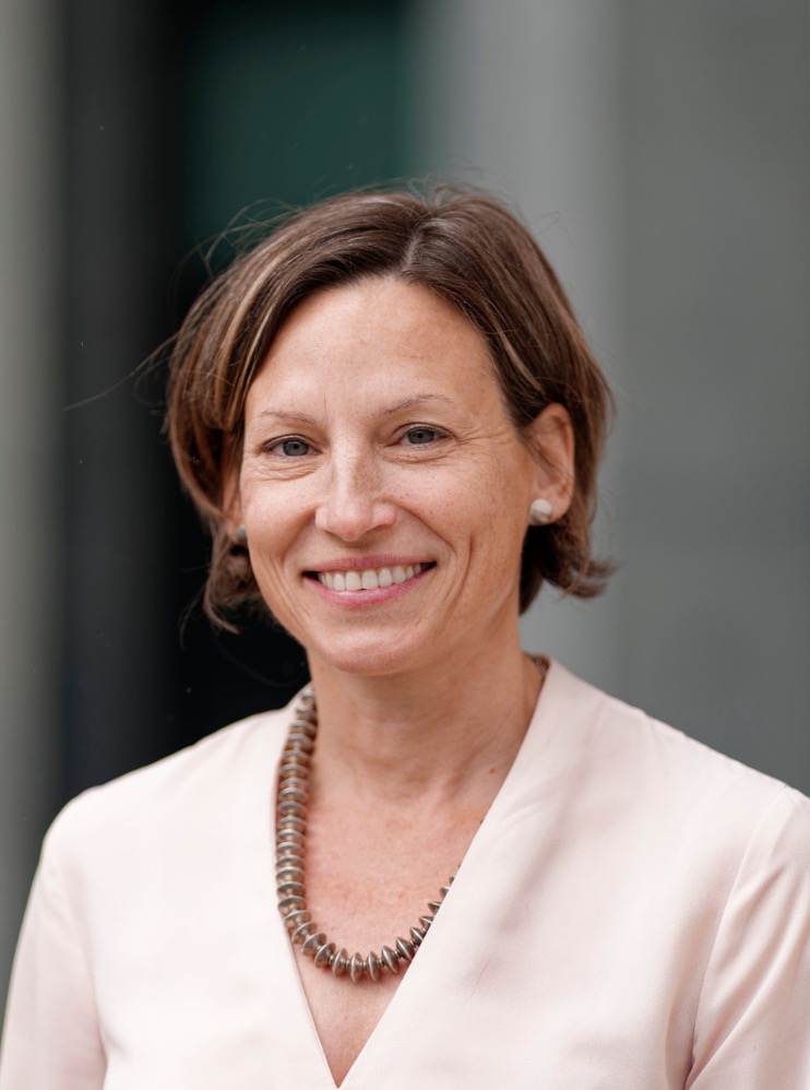 Dr Branwen Hennig